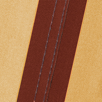 Ausführung mit Standard Polyestergarn vernähten Säumen und Tuchbahnen